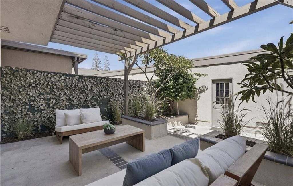 Townhouse in South Coast Metro
