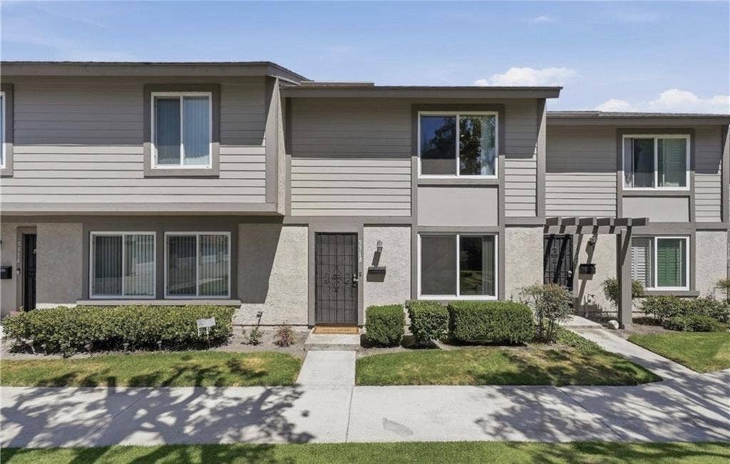 Townhouse in South Coast Metro