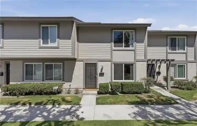 Townhouse in South Coast Metro