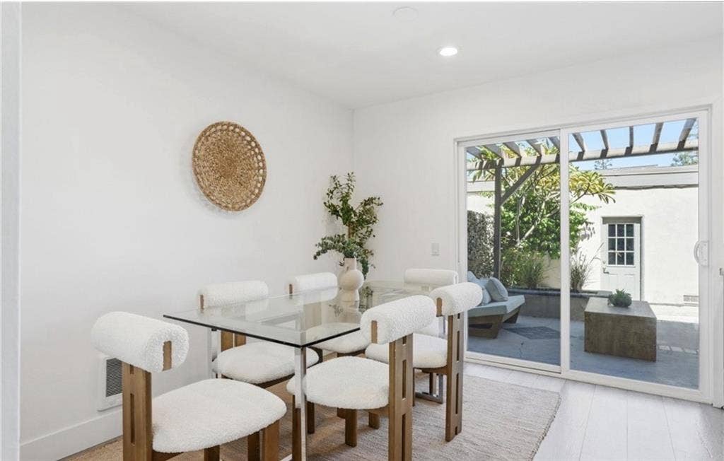 Townhouse in South Coast Metro