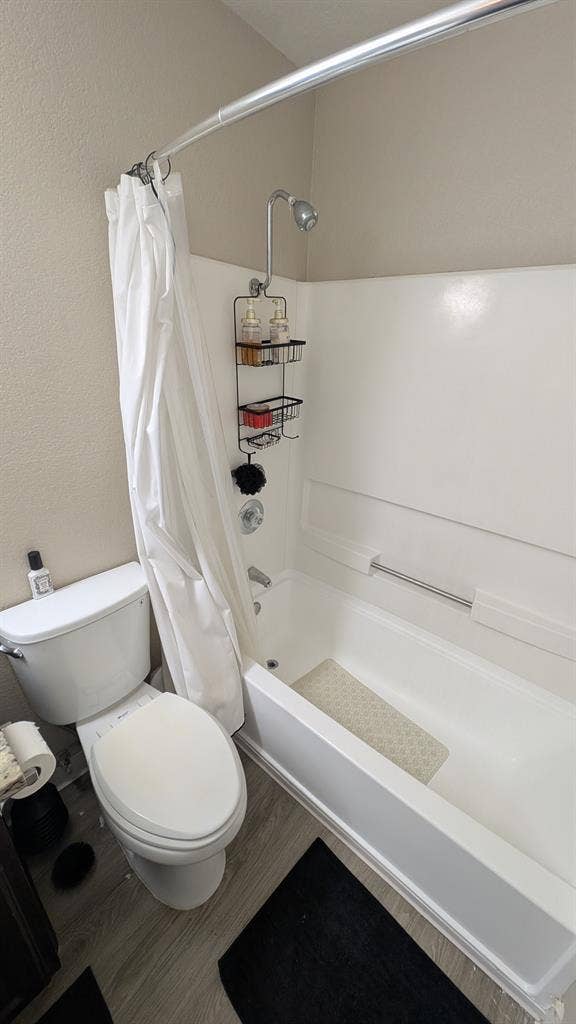 Master Bedroom & Private Bathroom