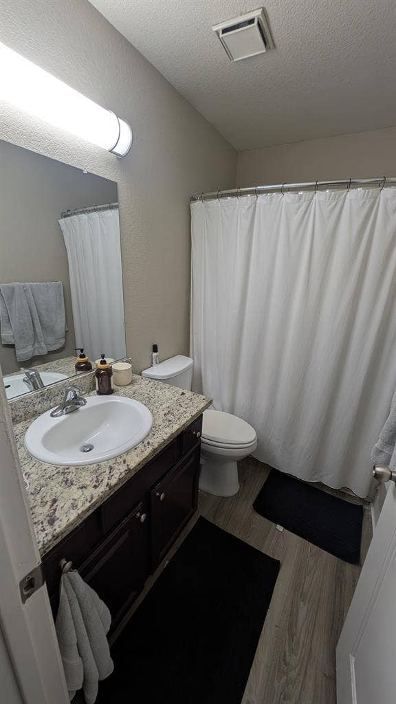 Master Bedroom & Private Bathroom