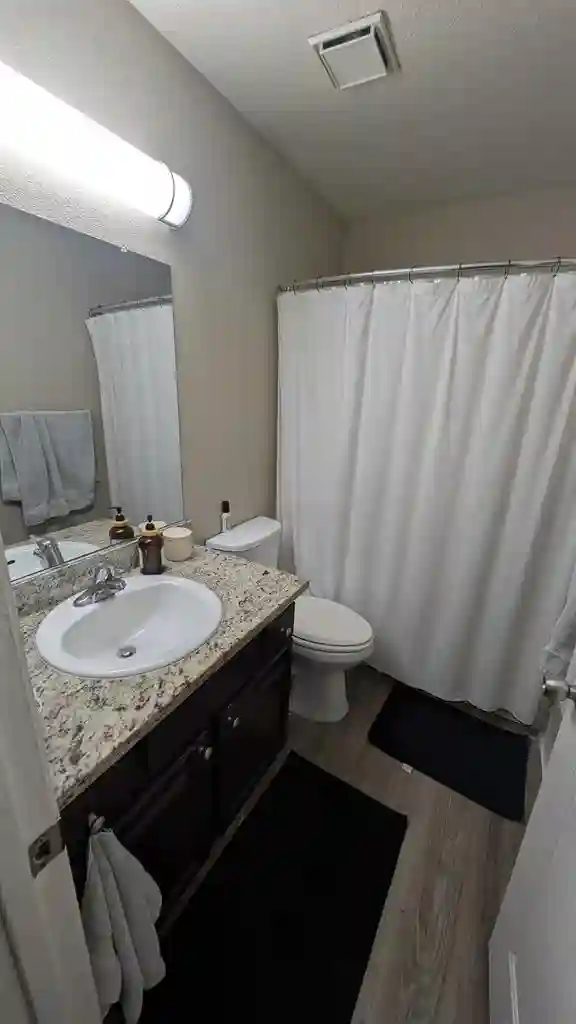 Master Bedroom & Private Bathroom