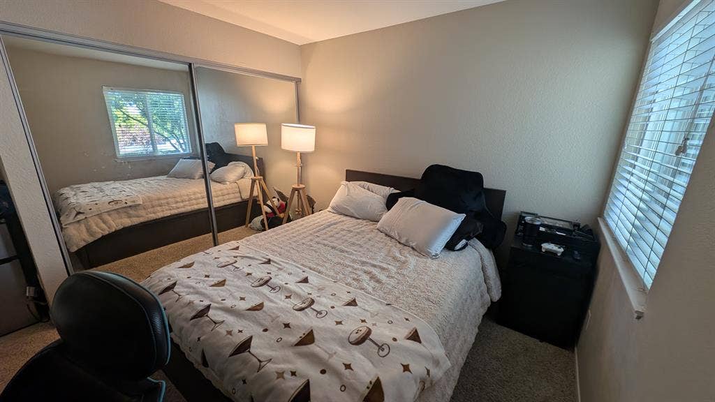 Master Bedroom & Private Bathroom