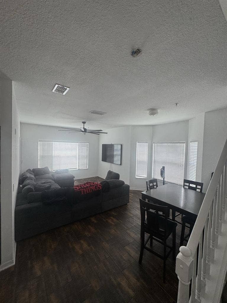 Room near mall at Millenia!