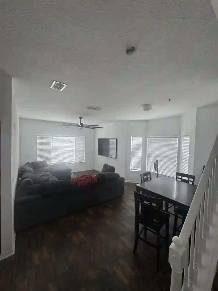 Room near mall at Millenia!
