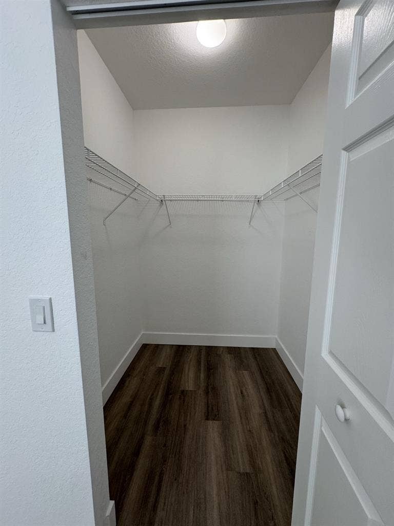 Room near mall at Millenia!