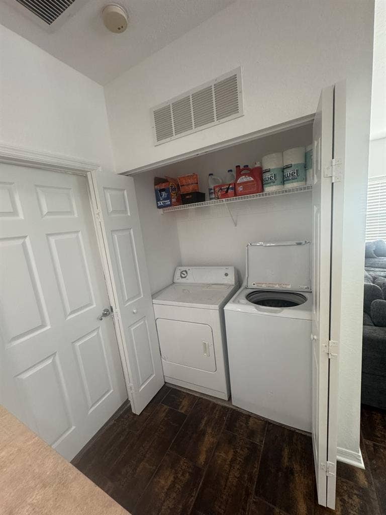 Room near mall at Millenia!