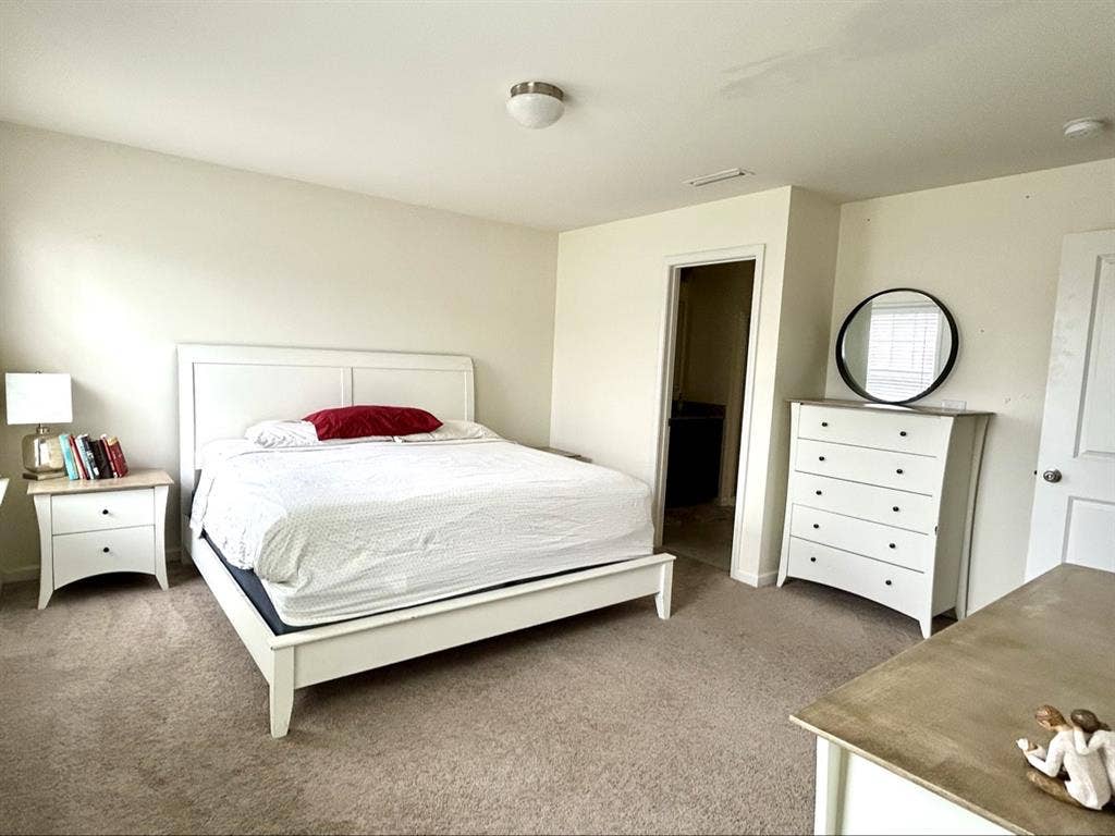 FURNISHED PRIVATE LUXURY KING SUITE