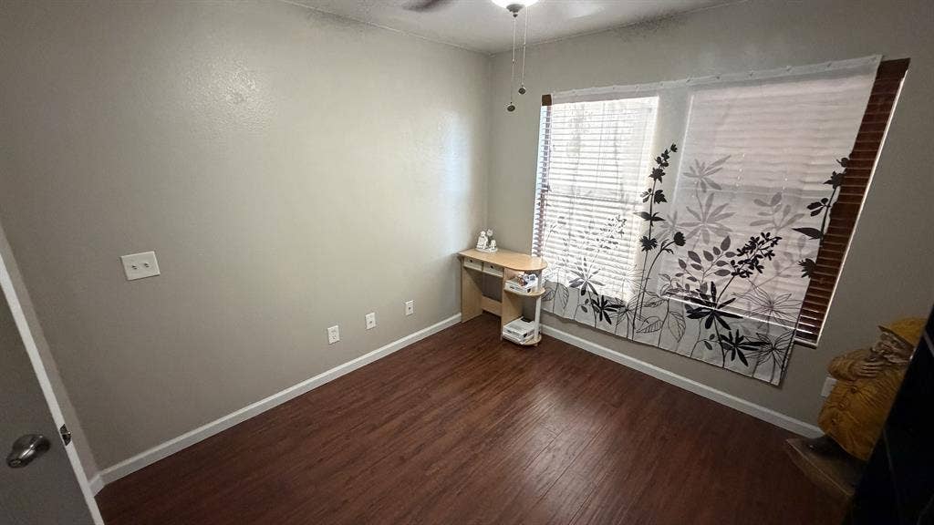 Master Bedroom w/ Walk-In Closet