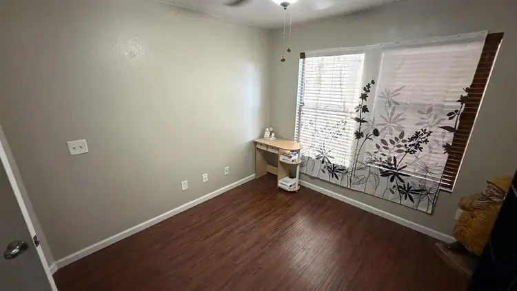 Master Bedroom w/ Walk-In Closet