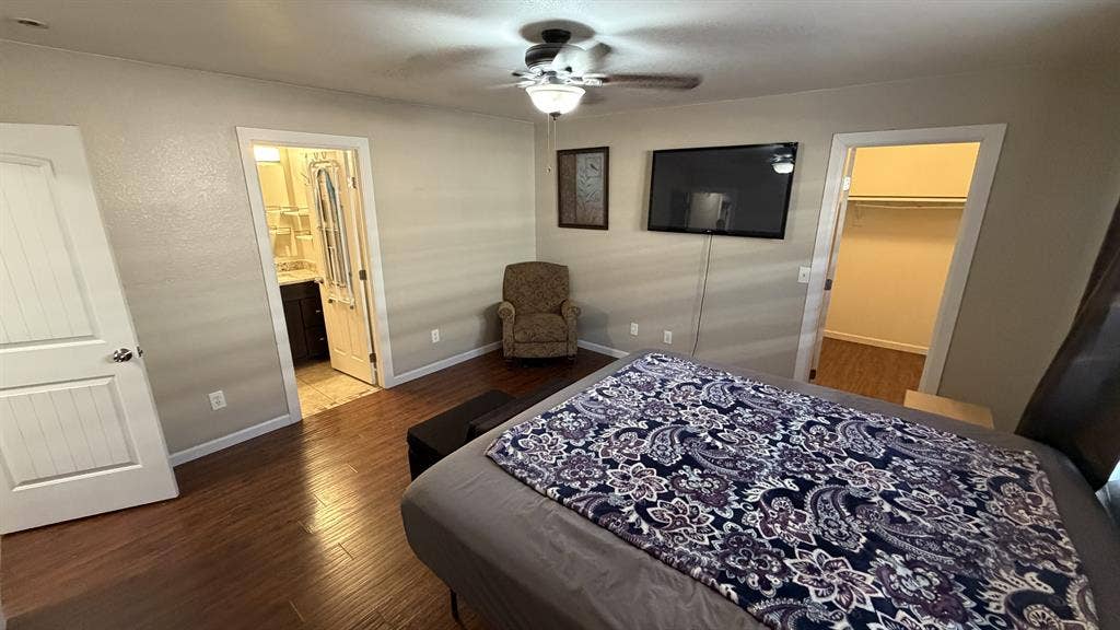Master Bedroom w/ Walk-In Closet