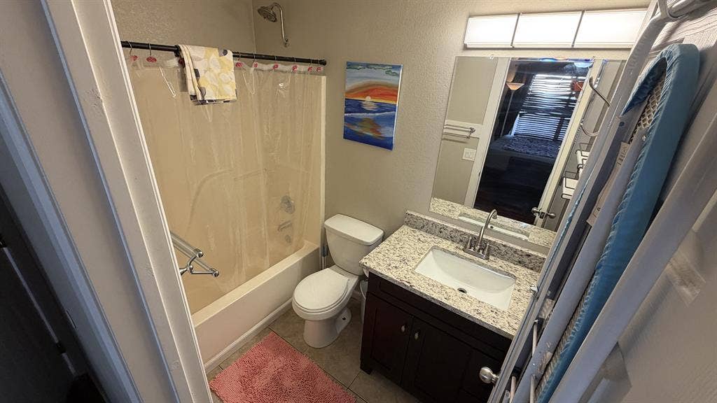 Master Bedroom w/ Walk-In Closet