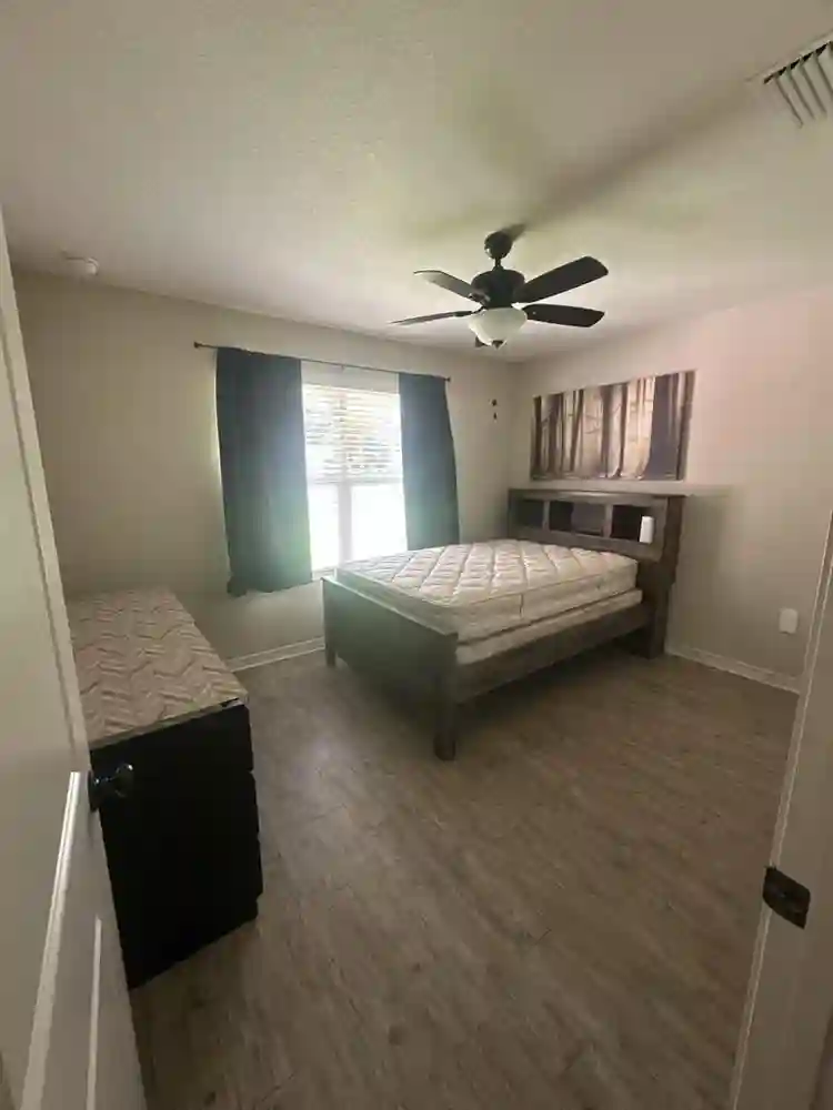 Room For Rent