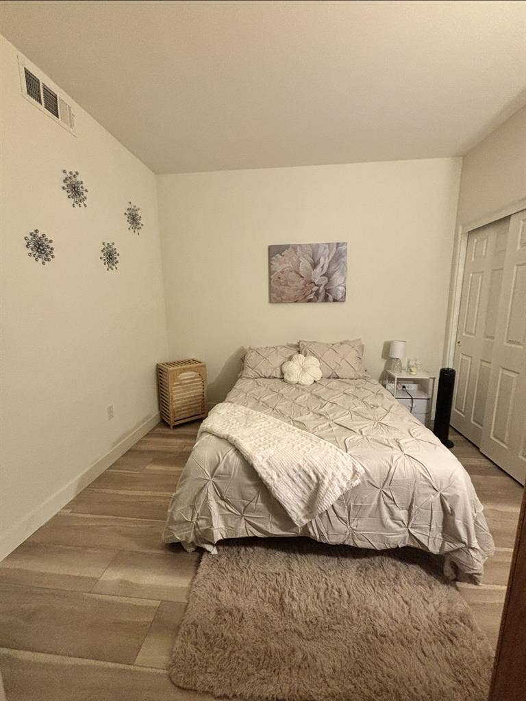 Rent a private bedroom and bathroom