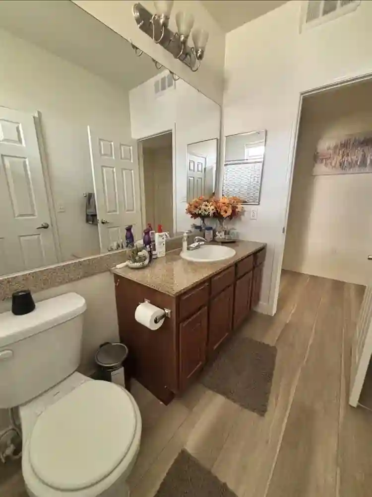 Rent a private bedroom and bathroom