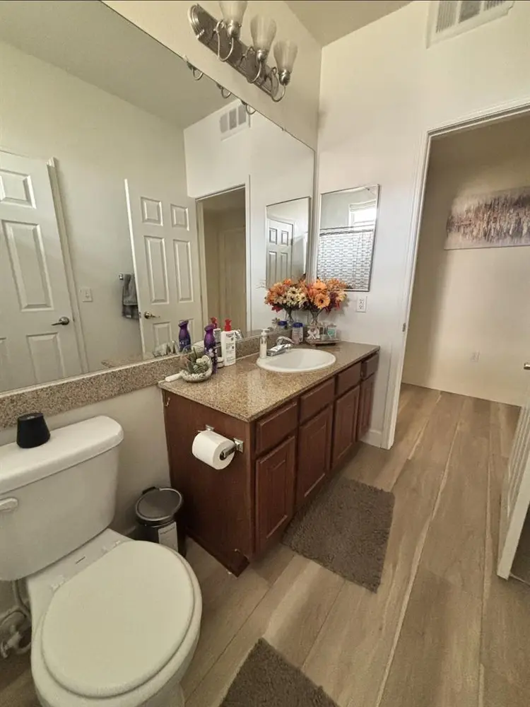Rent a private bedroom and bathroom