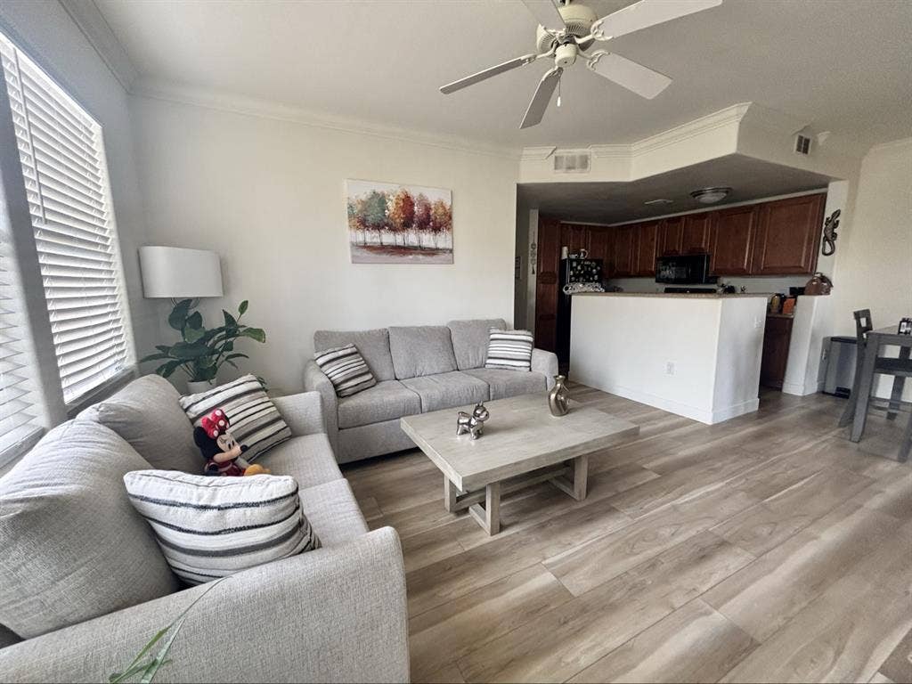 Rent a private bedroom and bathroom