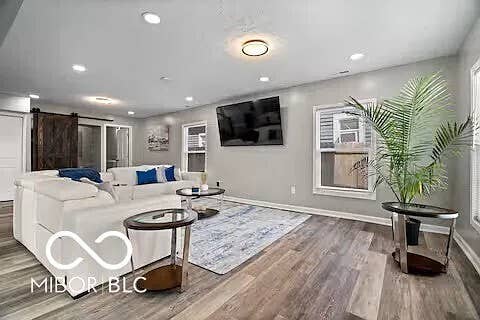 Fully furnished & close to downtown