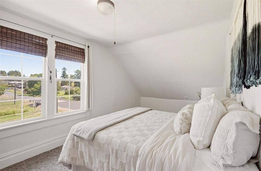 Room for rent half bath attached