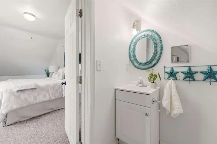 Room for rent half bath attached