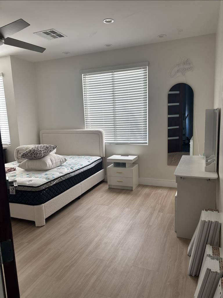 Two Rooms w/ private bath, closet