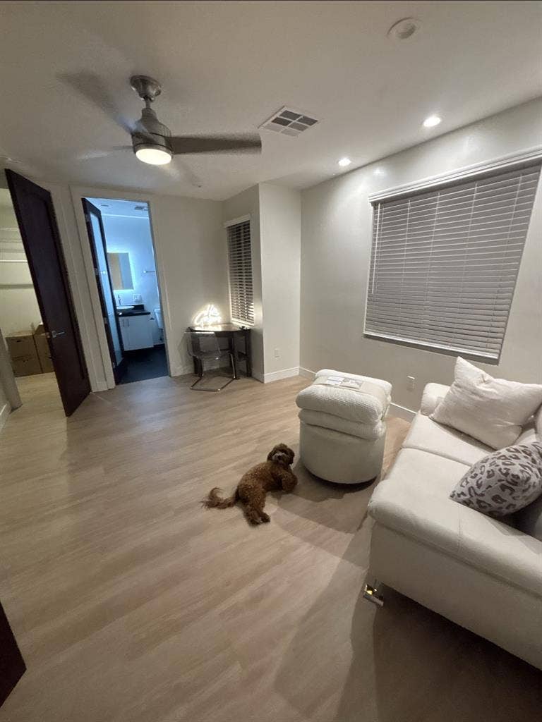 Two Rooms w/ private bath, closet