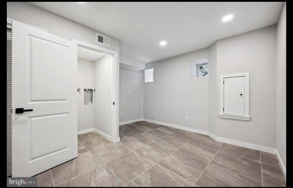 LEASE TAKEOVER FOR A PRIVATE ROOM