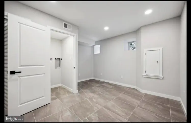 LEASE TAKEOVER FOR A PRIVATE ROOM