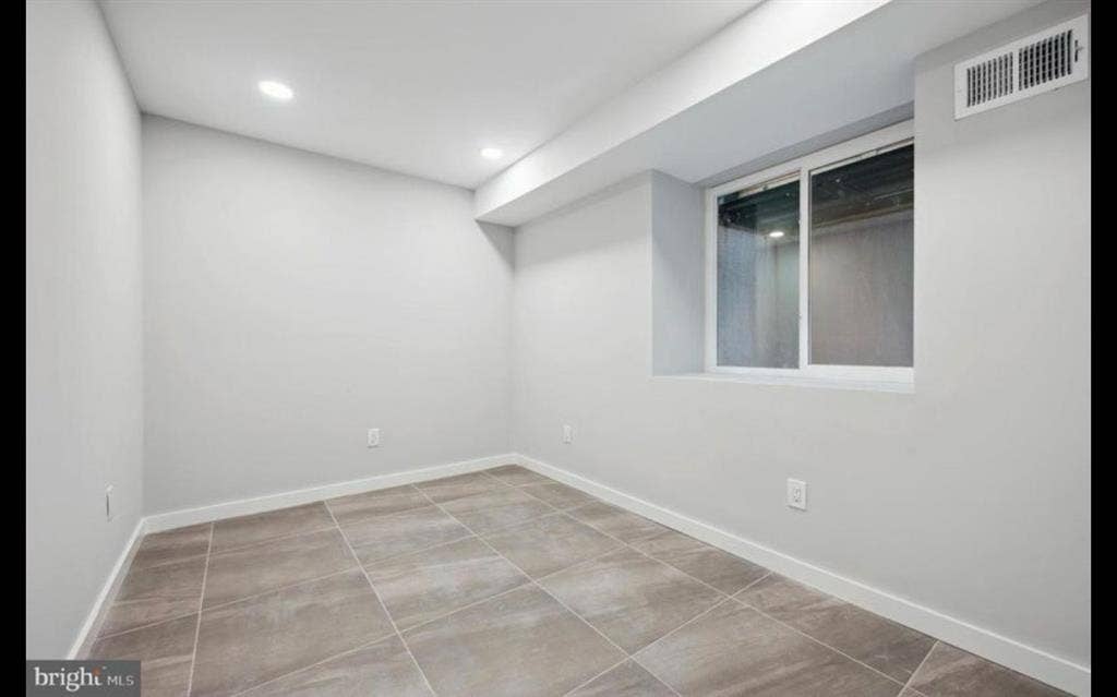 LEASE TAKEOVER FOR A PRIVATE ROOM