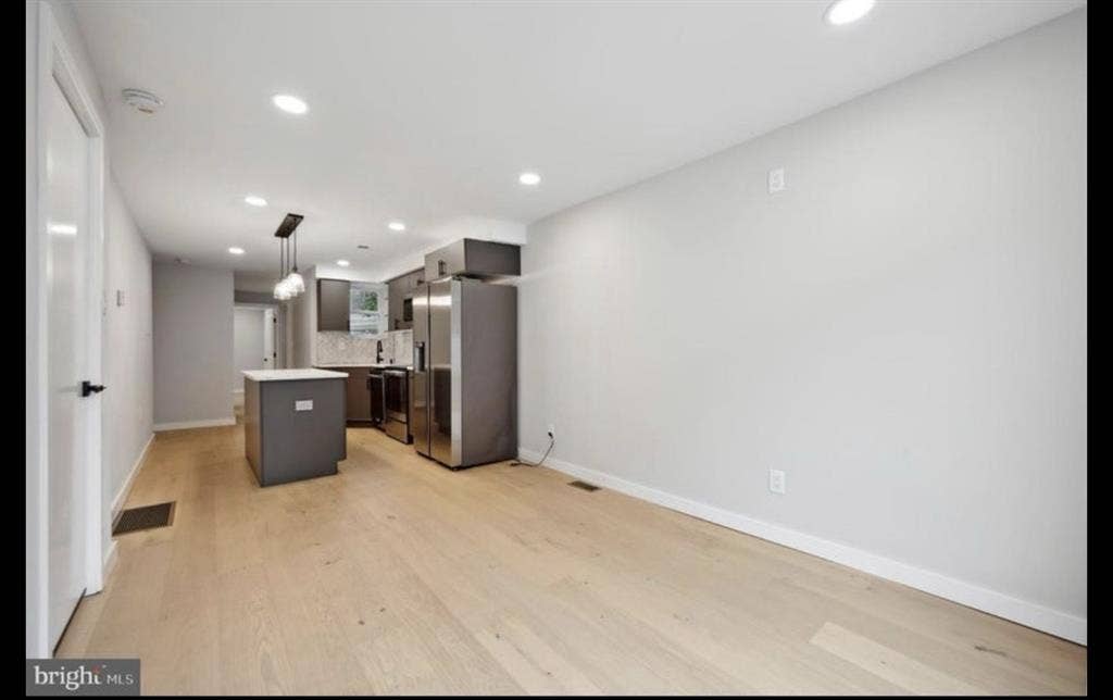LEASE TAKEOVER FOR A PRIVATE ROOM