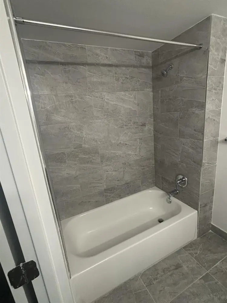 2 bed apt looking for a roommate
