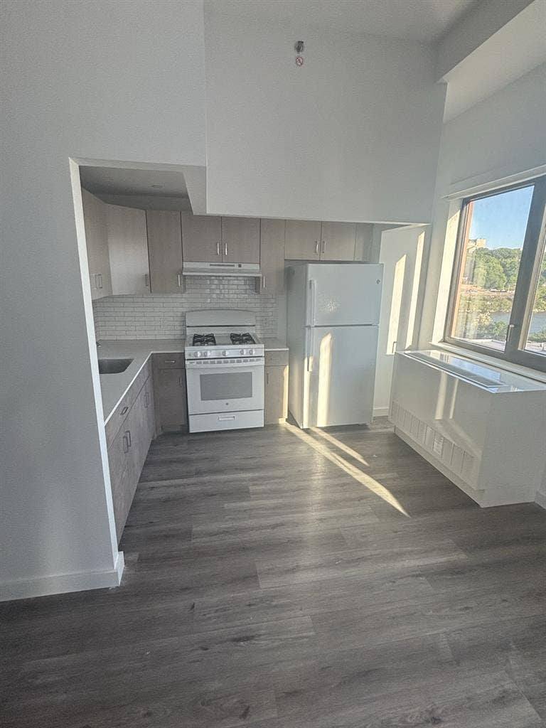 2 bed apt looking for a roommate