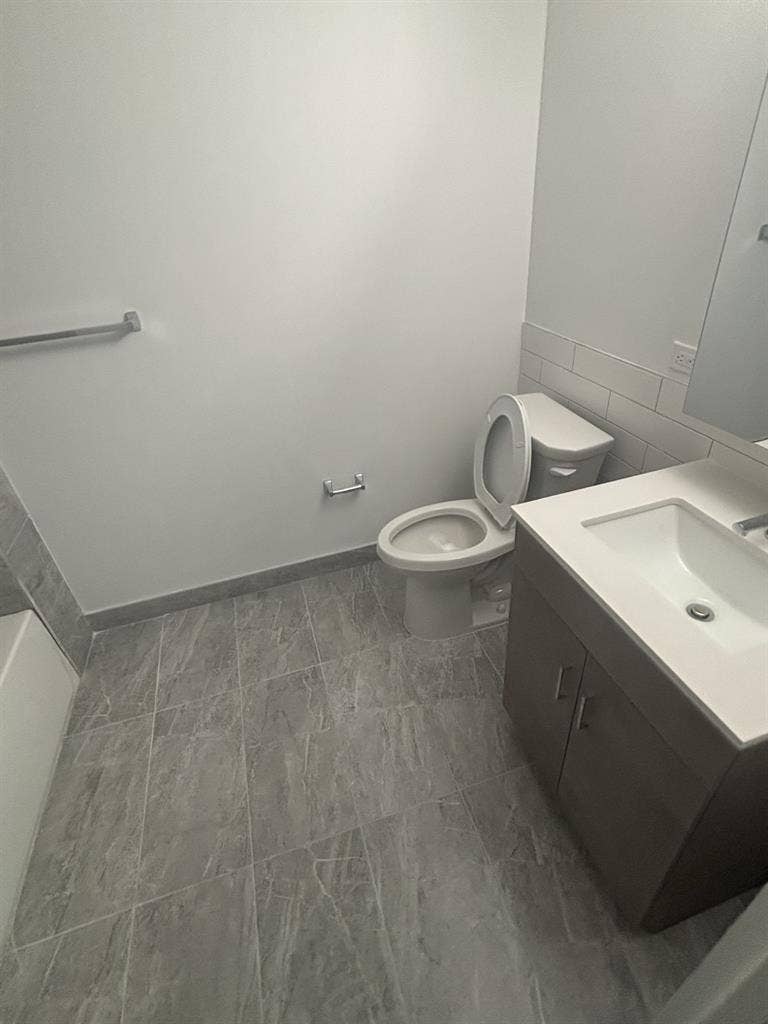 2 bed apt looking for a roommate