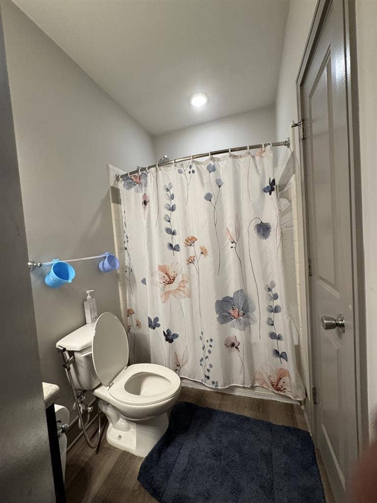 Looking for a female roommate