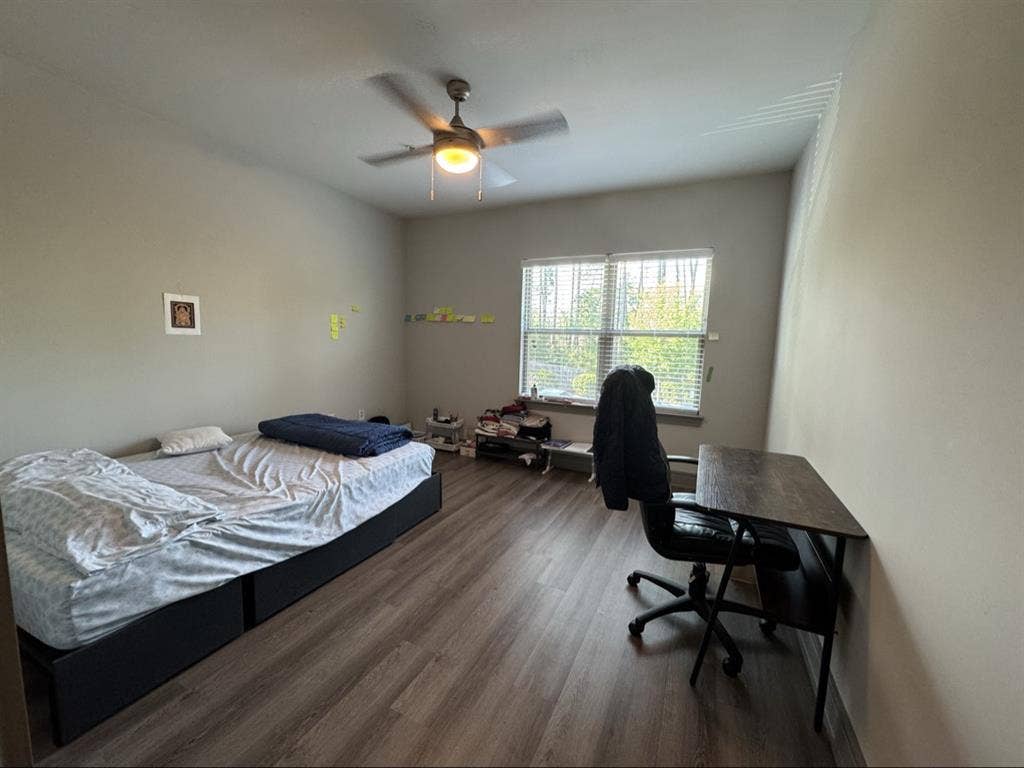 Looking for a female roommate