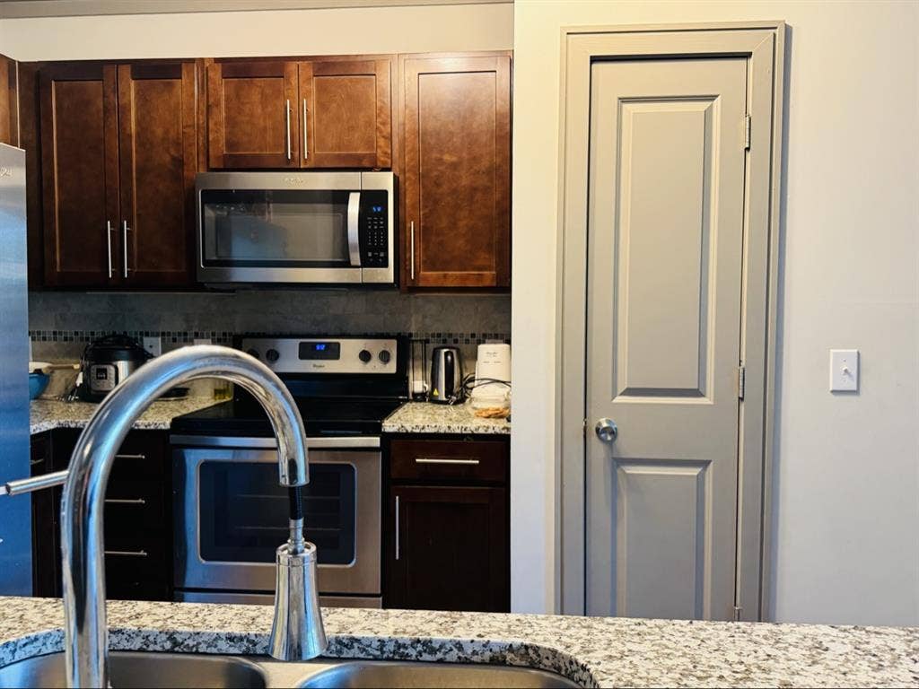 Looking for a female roommate