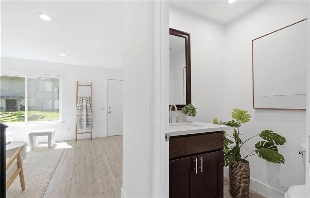 Roommates needed!