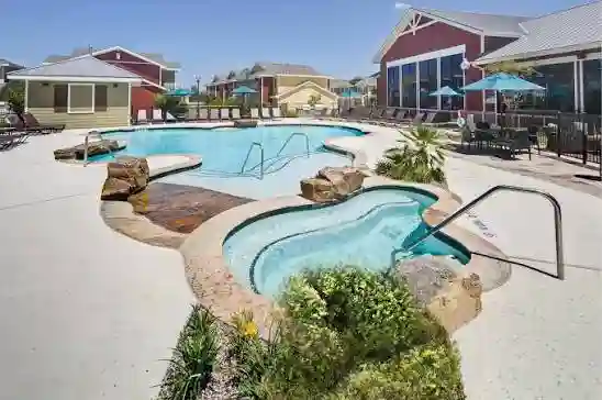 Gym, pool AND basketball court? Yes