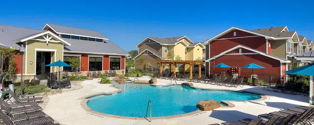Gym, pool AND basketball court? Yes