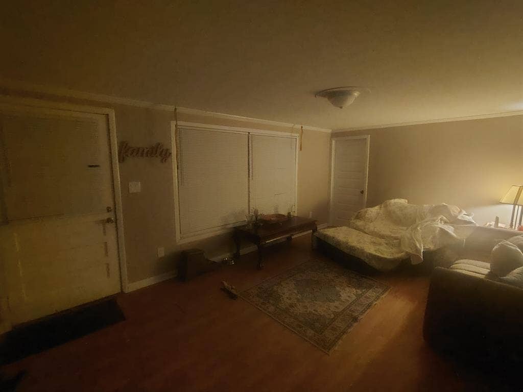 Master bedroom for rent in 3/2