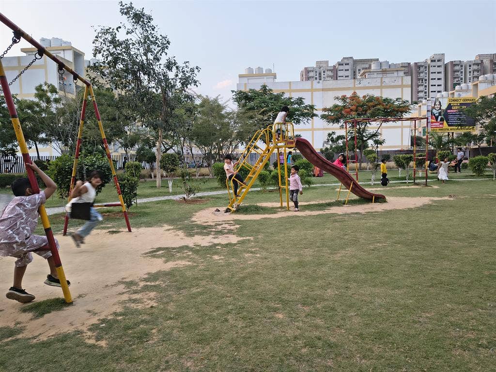 3 BHK 1450 sqft flat for RENT