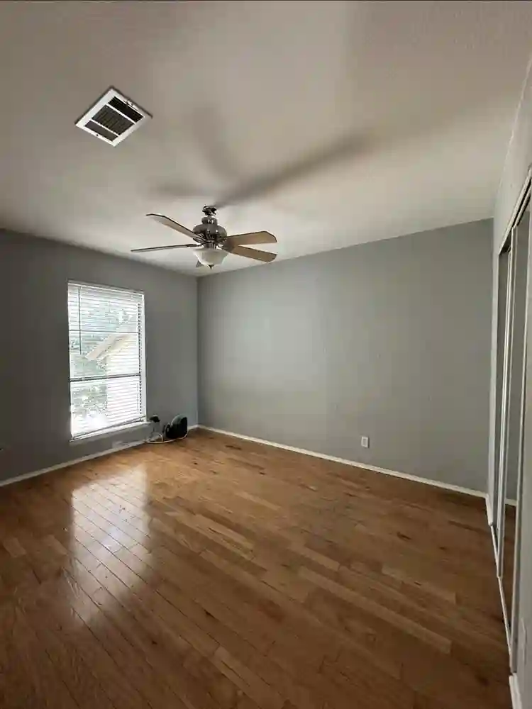 Looking for Female Roommate