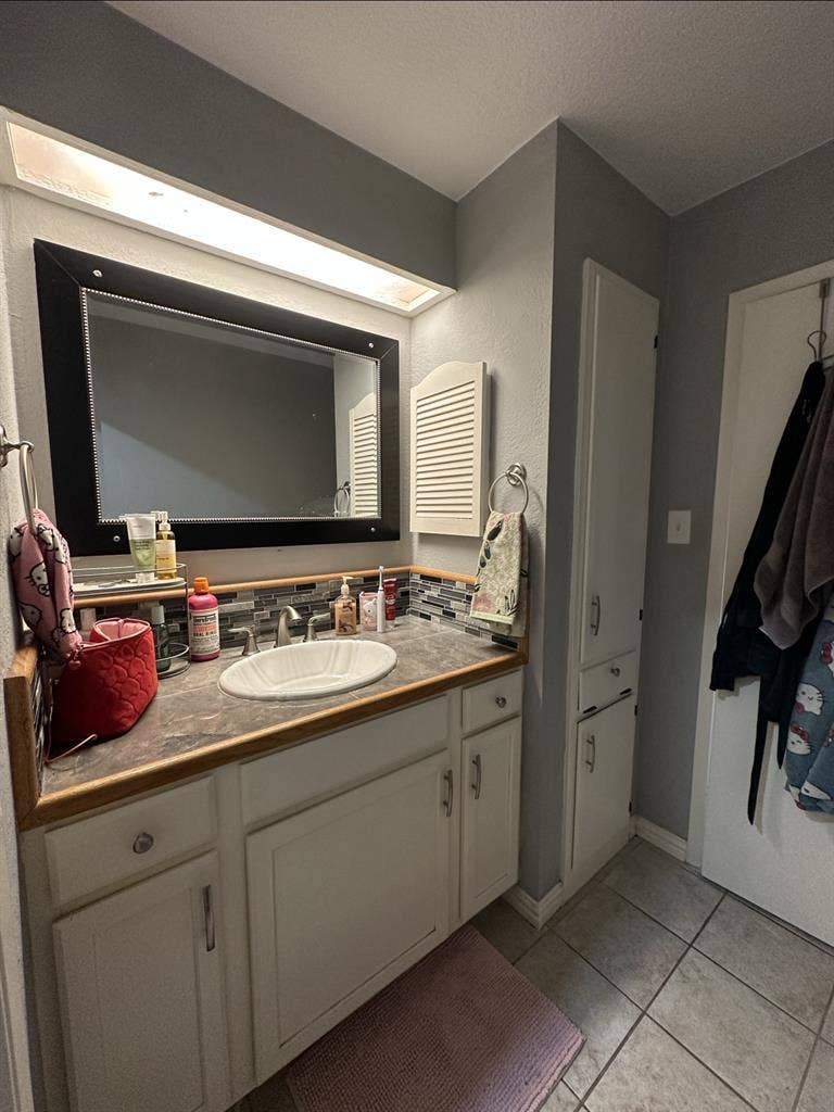Looking for Female Roommate