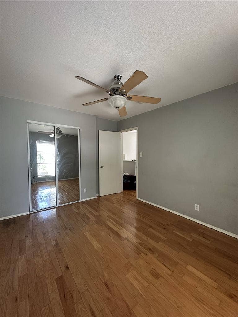 Looking for Female Roommate