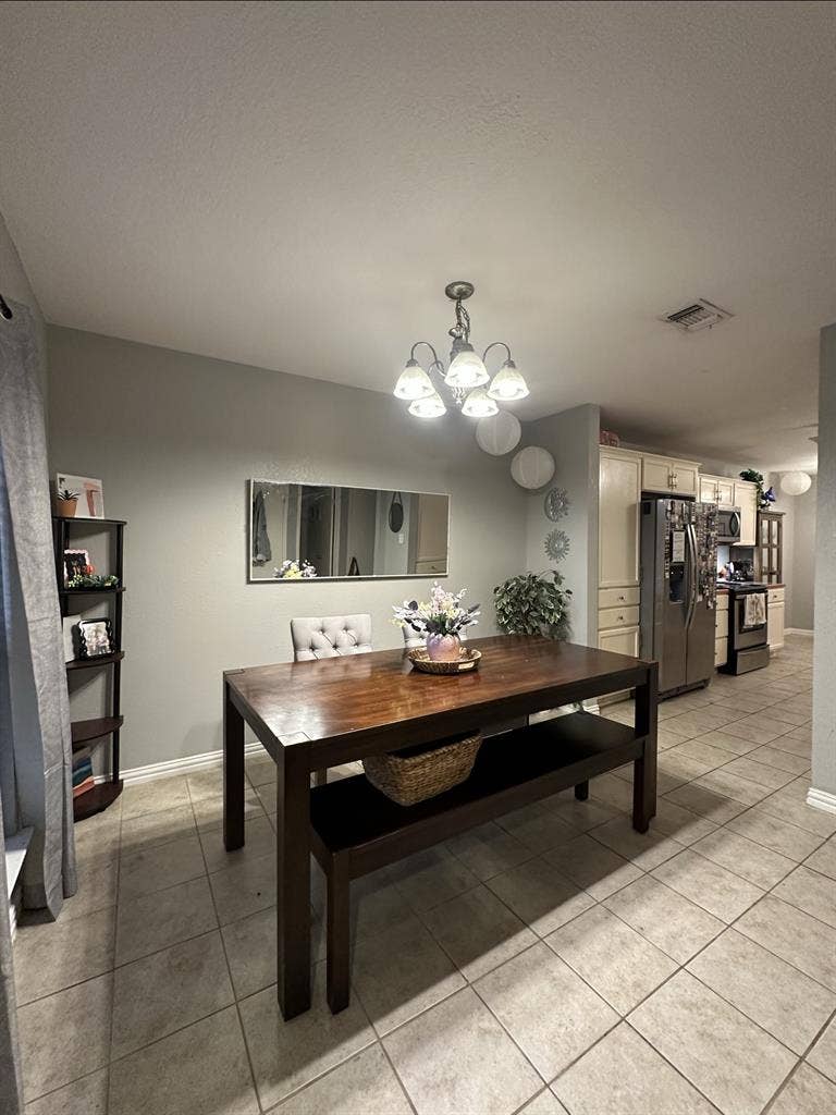 Looking for Female Roommate