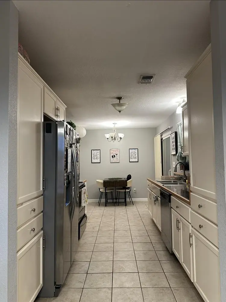 Looking for Female Roommate