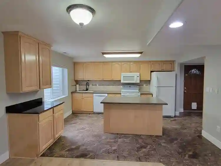 Basement Apartment Private Room