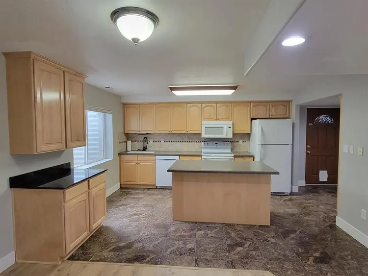 Basement Apartment Private Room
