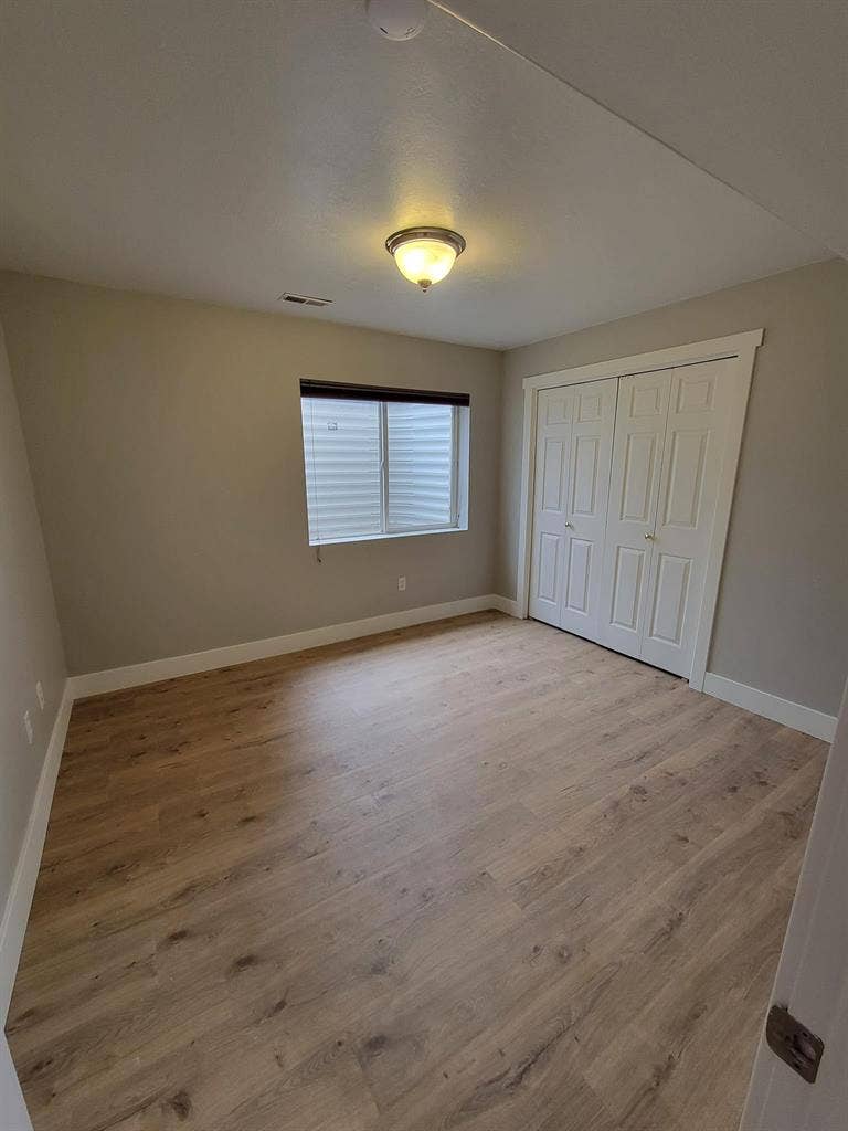Basement Apartment Private Room